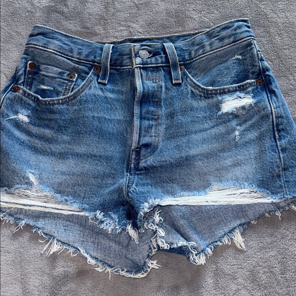 Levi’s Distressed Denim Shorts W26